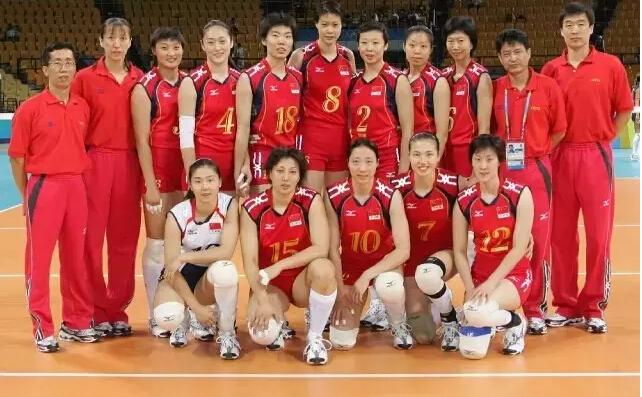 1981年中国女排奇迹般出线,总教练袁伟民带领着郎平等队员以七战七捷